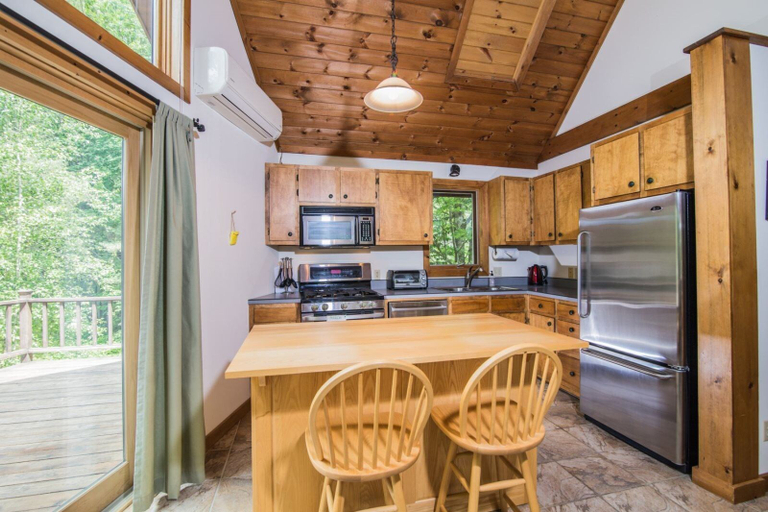 Others 5, Cottage in the Woods, Lamoille