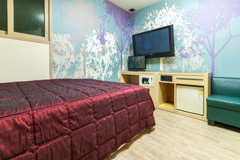 Others 5, Mong Motel, Gangbuk