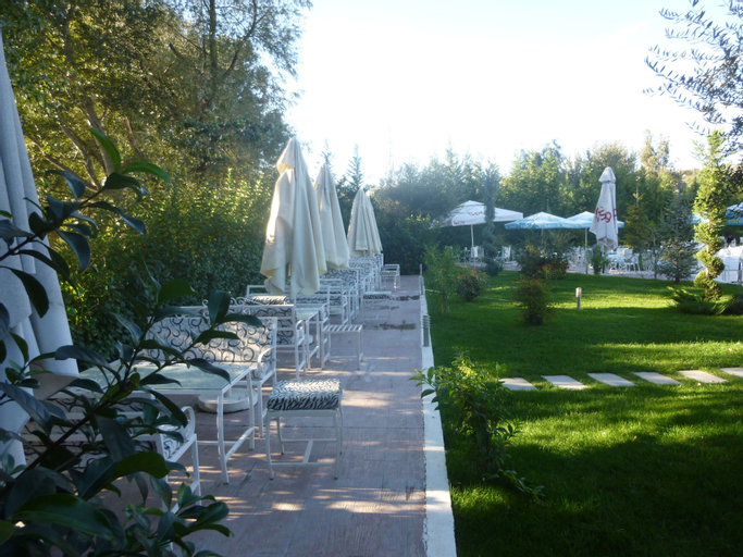 Hotel Red Apple, Fierit