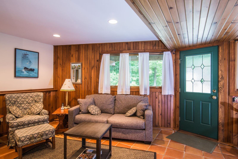 Others 4, Cottage in the Woods, Lamoille