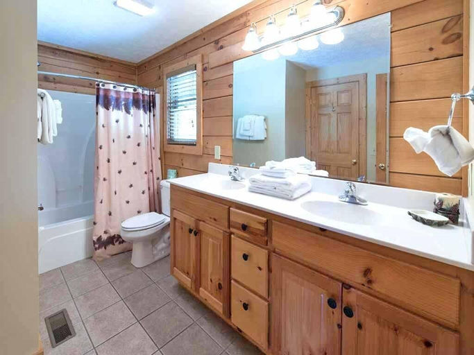 Bathroom 3, Eagles Point Lodge, Sevier