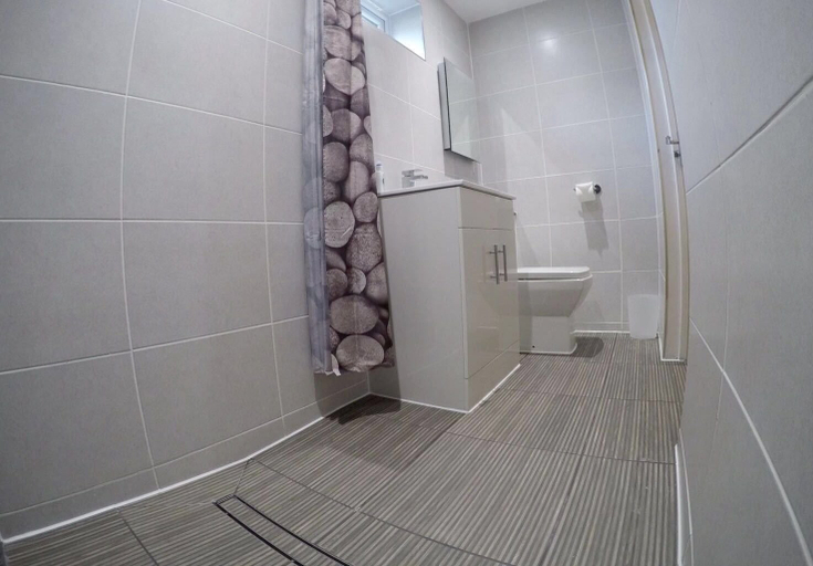 Bathroom 3, Deepcut Lodge Bed & Breakfast, Surrey