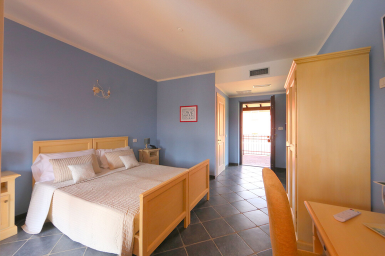 Bedroom 4, Albergo Ristorante Ama La Luna, La Spezia