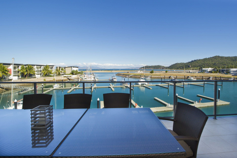 Sport & Beauty 4, Blue on Blue Apartment 933, Magnetic Island