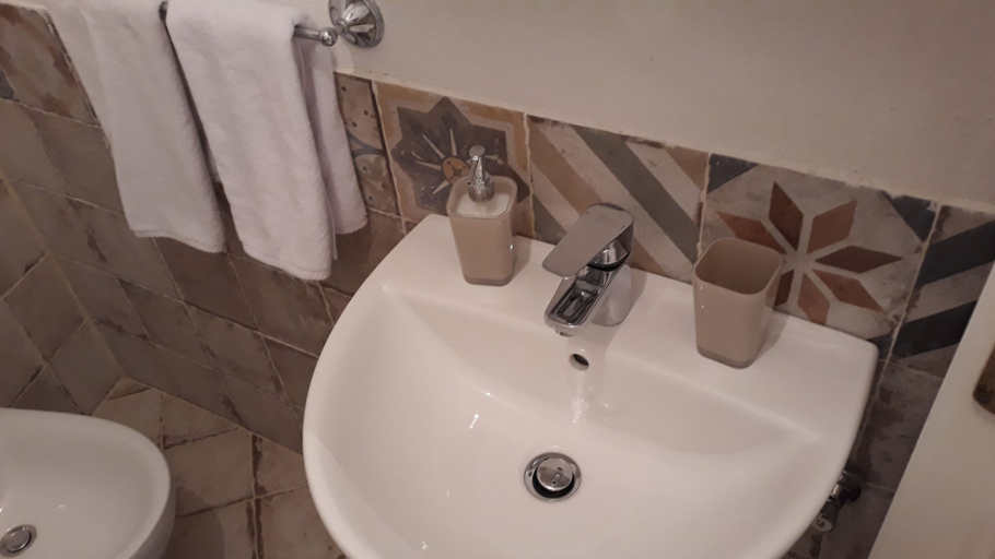 Bathroom 3, Emidio House, Napoli