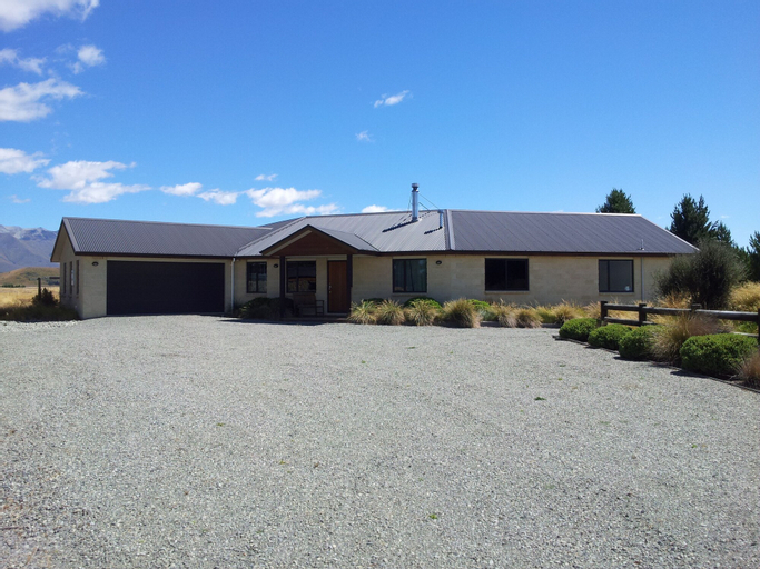 Magnificent Ostler, Mackenzie