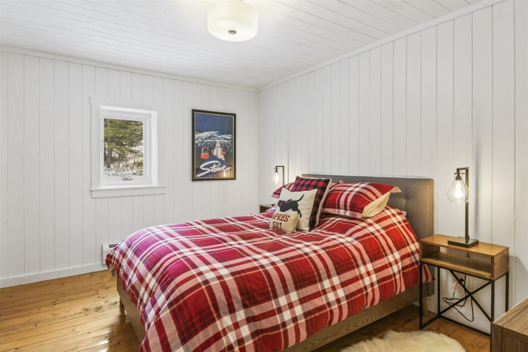 Bedroom 3, Ayers Farm, Lamoille