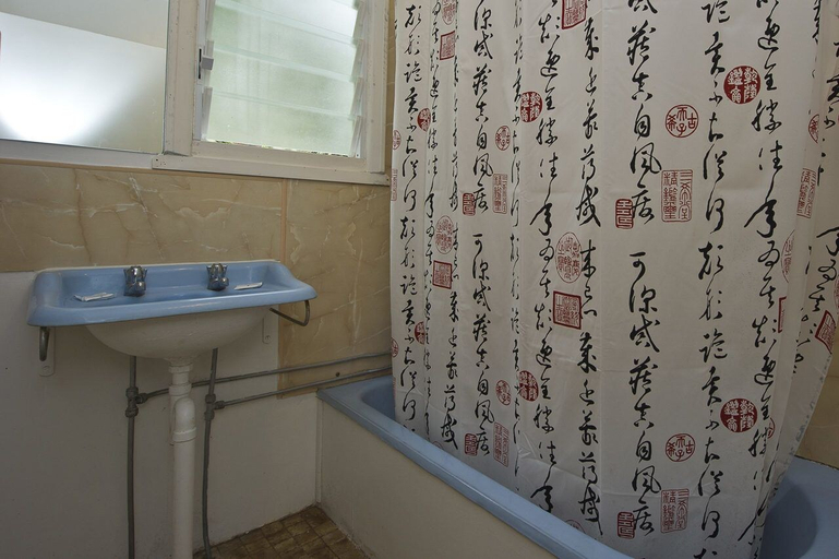 Bathroom 3, Kooyong Apartment 3, Magnetic Island