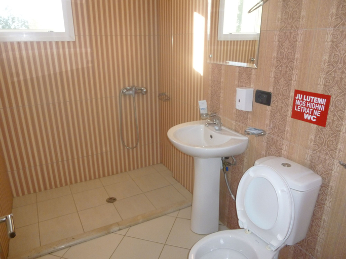 Hotel Red Apple, Fierit
