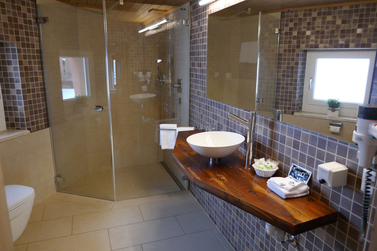 Bathroom 5, Boutique Hotel UJA, Inn