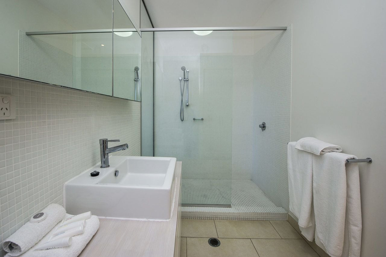 Bathroom 3, 1 Bright Point Apartment 1401, Magnetic Island