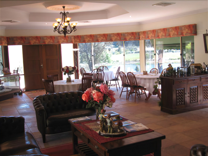 Public Area, Lakeview Lodge, Swan