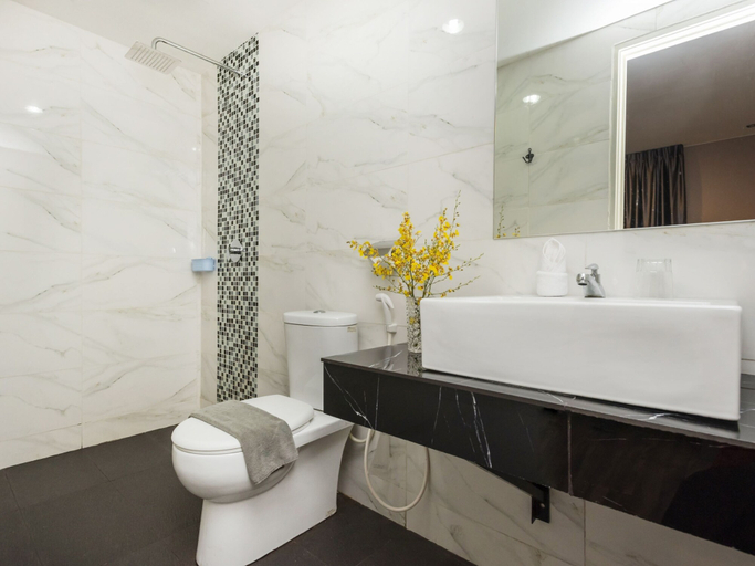 Bathroom 4, Oyo 490 Dk Hotel, Johor Bahru