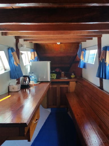Larantuka Beach Apartments., Flores Timur