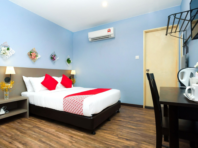 Bedroom 1, Oyo 490 Dk Hotel, Johor Bahru