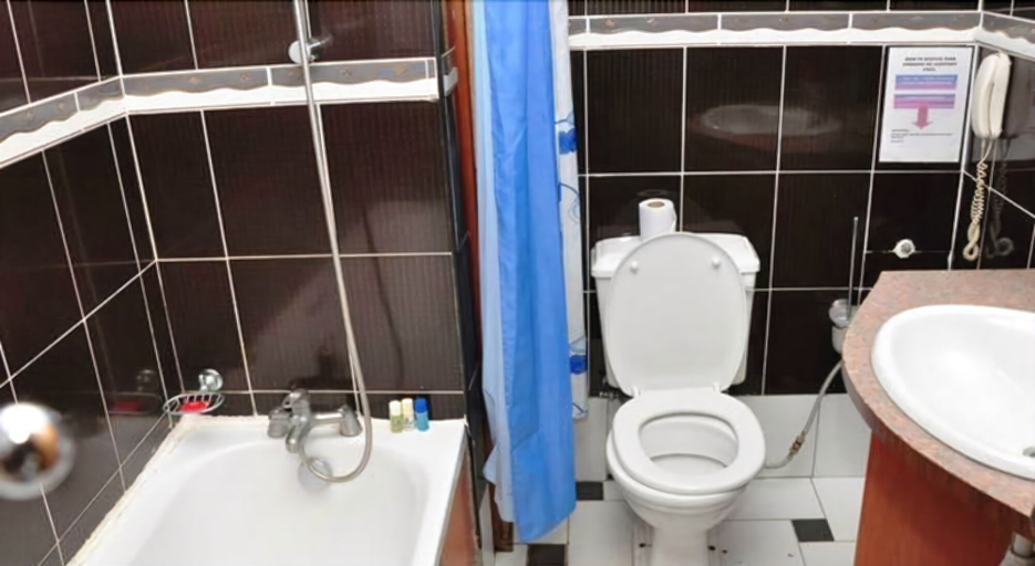 Bathroom, Colline Hotel, Mukono