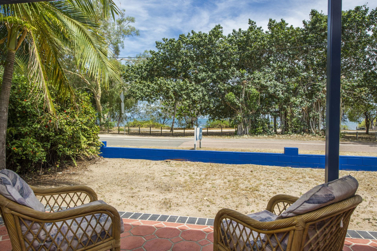 Others 5, Azure on Geoffrey Bay, Magnetic Island