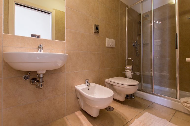 Bathroom 4, Sant'Ivo Apartments, Rome