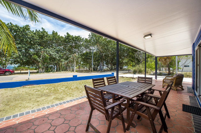 Others 3, Azure on Geoffrey Bay, Magnetic Island