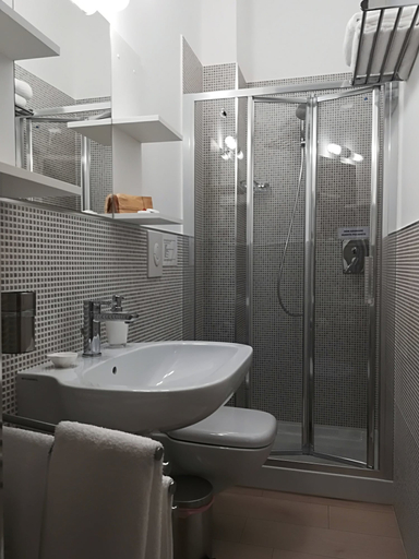 Bathroom 4, Dimora Francesca, Bari