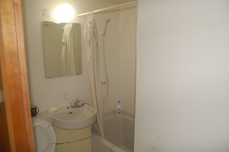 Bathroom 2, Higashi No Ozu, Higashi