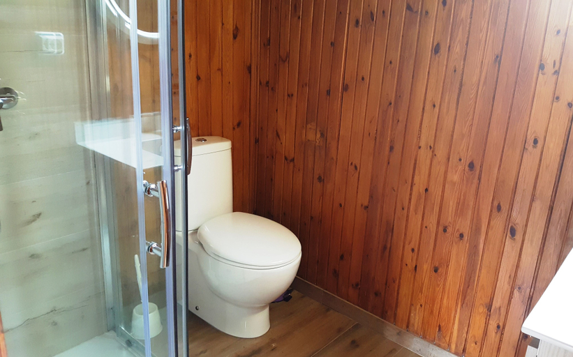 Bathroom 3, Aigüestortes Camping Resort, Lleida