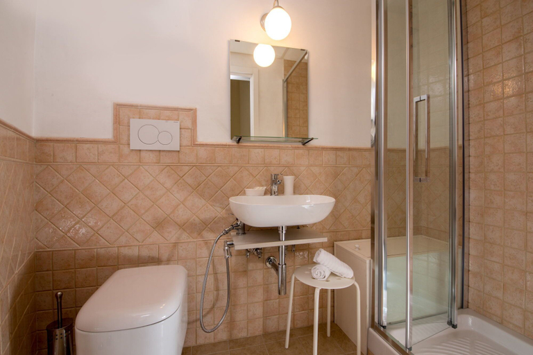 Bathroom 5, La Casina Vaticana by Remember Rome, Rome