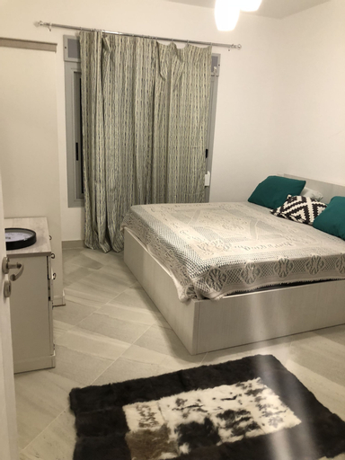Ein Bay Appartment, 'Ataqah