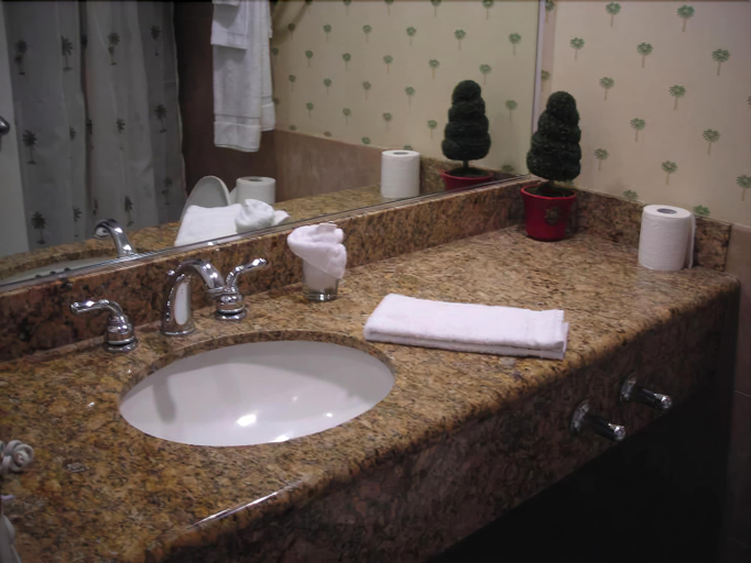 Bathroom, Aqua Palms Waikiki, Honolulu
