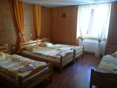 Bedroom 4, Hotel Restaurant Vue-des-Alpes, Val-de-Ruz