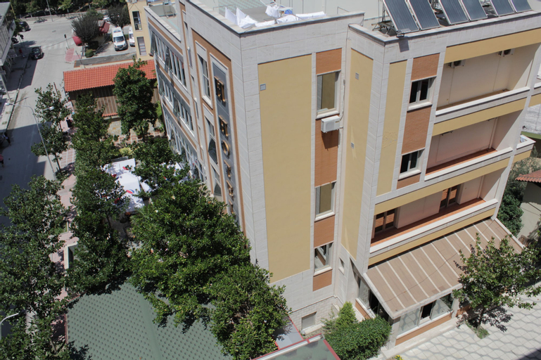 Hotel International, Fierit