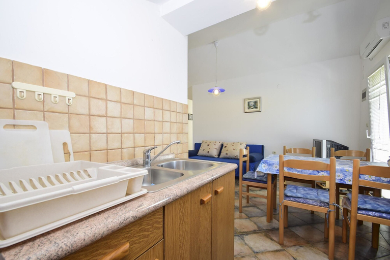 Others 5, Apartments Silvana 597, Pag