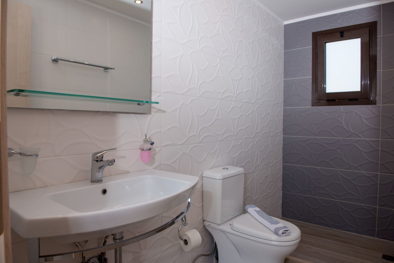 Bathroom 4, Paradise Matala Hotel, Faistos