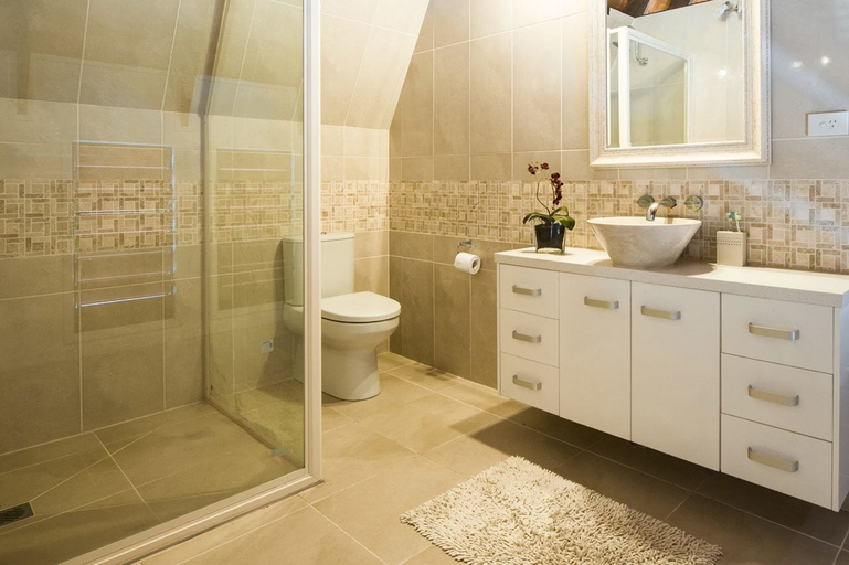 Bathroom 3, Serene Place, Magnetic Island