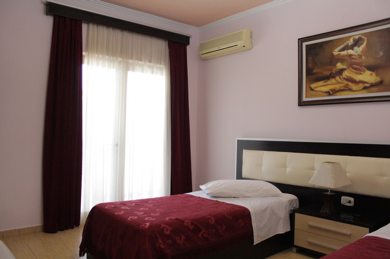 Hotel International, Fierit