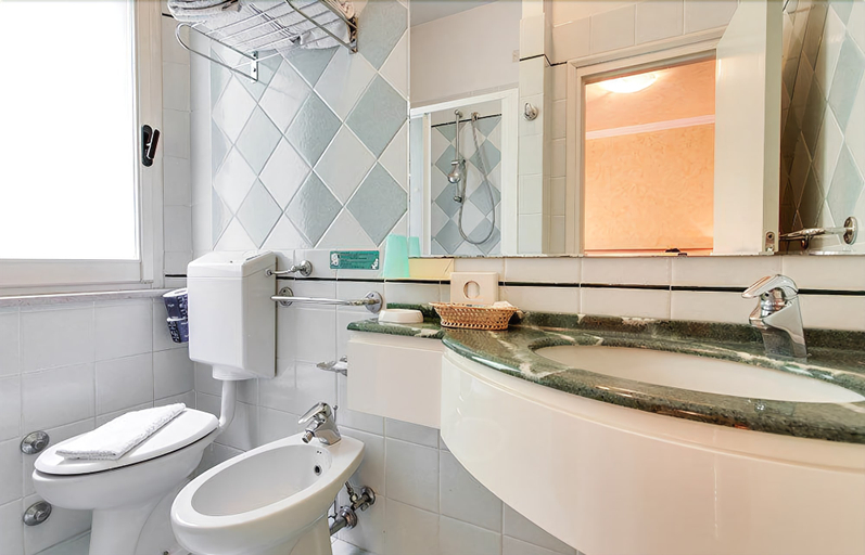Bathroom 3, Hotel Dolce Vita Cesenatico, Forli' - Cesena