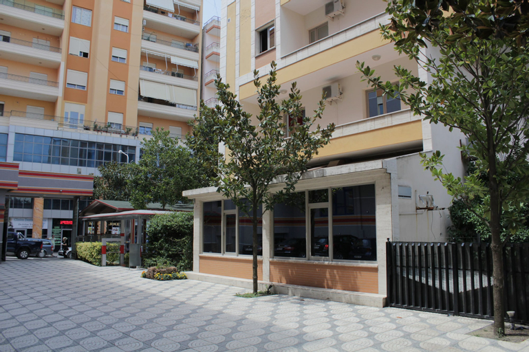 Hotel International, Fierit