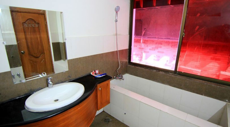 Bathroom 3, Premier Inn Heights hotel Davis Road Lahore, Lahore