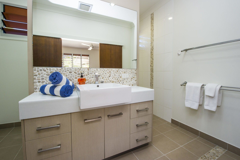 Bathroom 3, Azur Villa, Magnetic Island