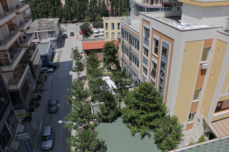 Hotel International, Fierit