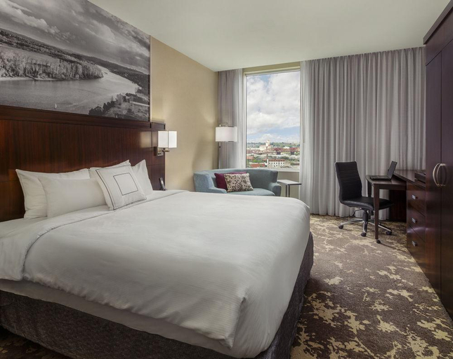 Bedroom 3, Courtyard by Marriott Portland City Center, Multnomah