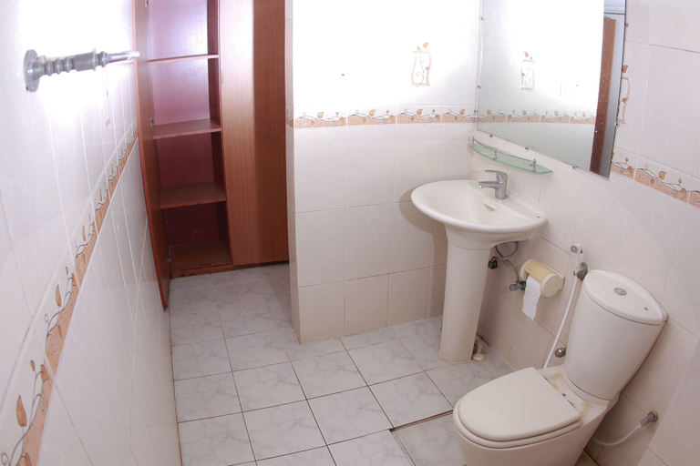 Bathroom 4, Hillside Holiday Home, Sylhet