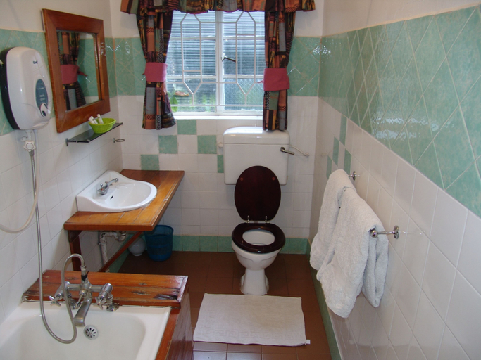Bathroom 4, Sirona Hotel, Starehe