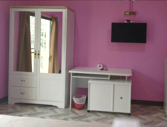 Others 5, Nusreen Place, Thon Buri