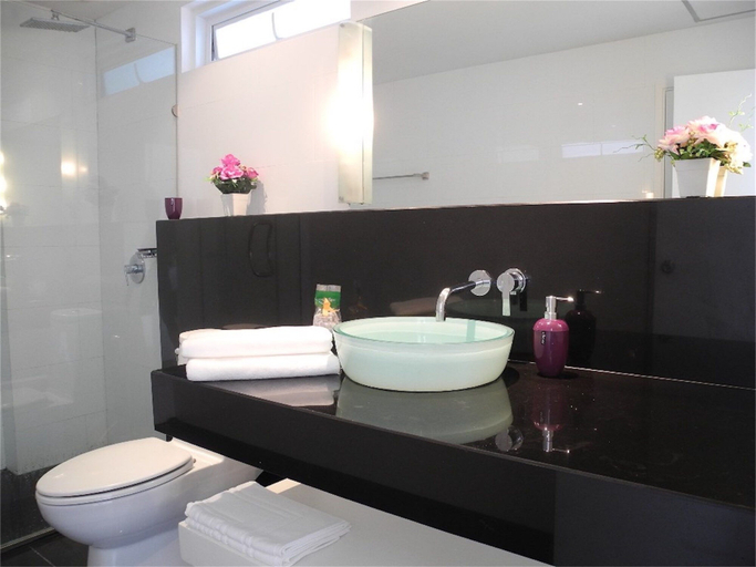 Bathroom 4, Sunset Plaza Condominium, Pulau Phuket