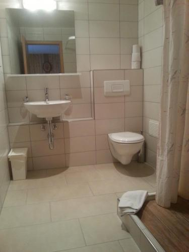 Bathroom, Hotel Restaurant Vue-des-Alpes, Val-de-Ruz
