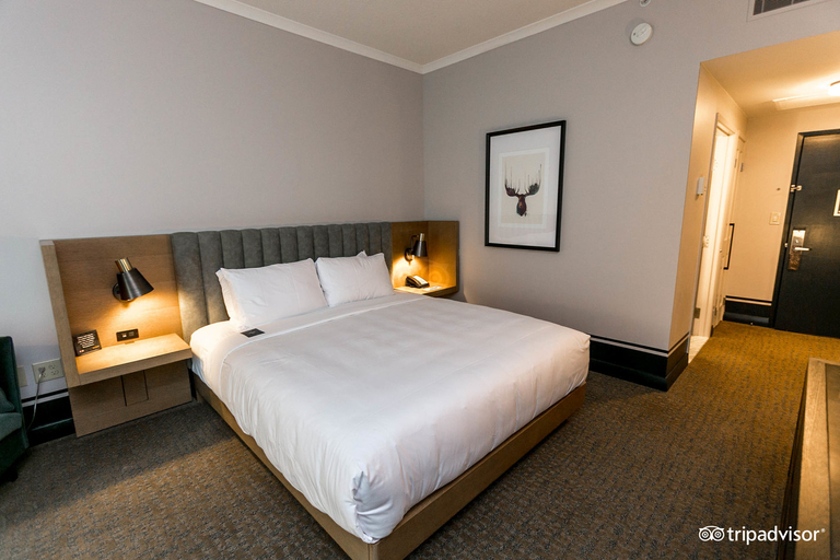 Bedroom 4, The Duniway Portland, a Hilton Hotel, Multnomah