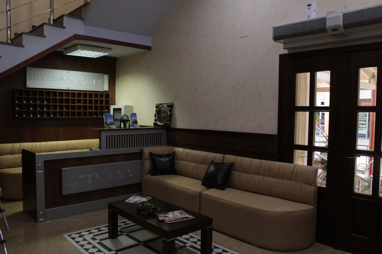 Hotel International, Fierit