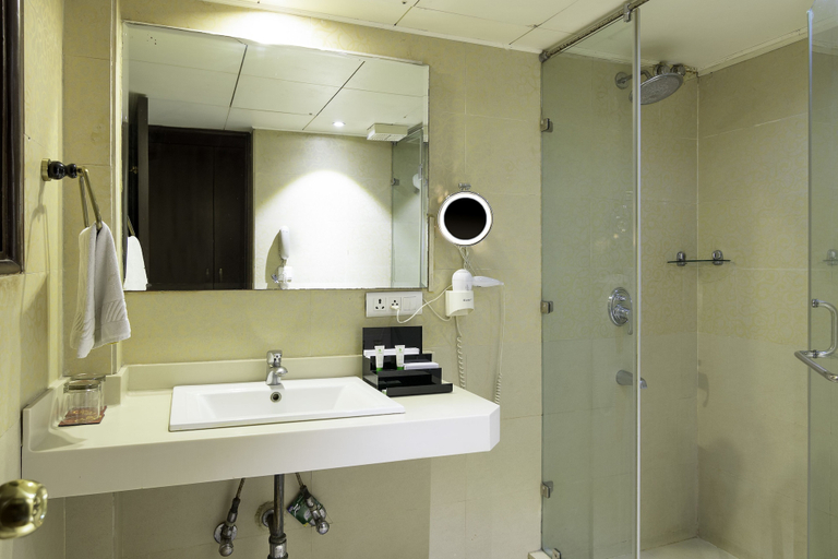 Bathroom 4, Treebo Royce, New Friends Colony, Delhi