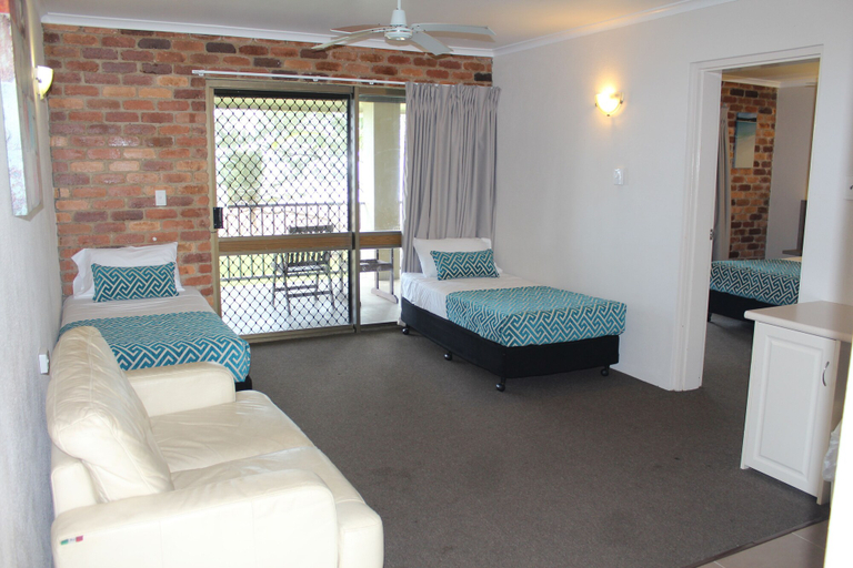 Bedroom 3, Sarina Beach Motel, Sarina